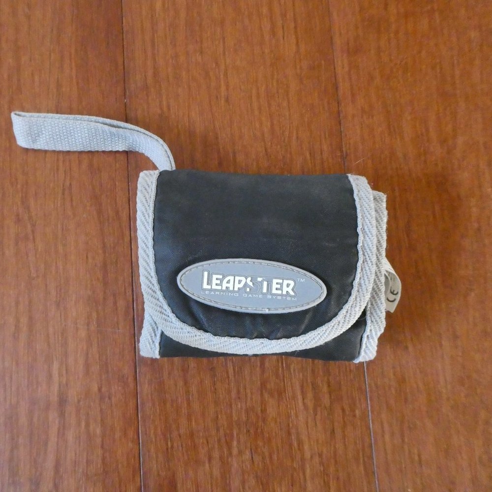 Leapfrog Leapster game card holder
